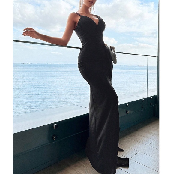 Luxe Black Plunging Neck Ruched Fitted Party Evening Wedding Dress - Picture 4 of 5